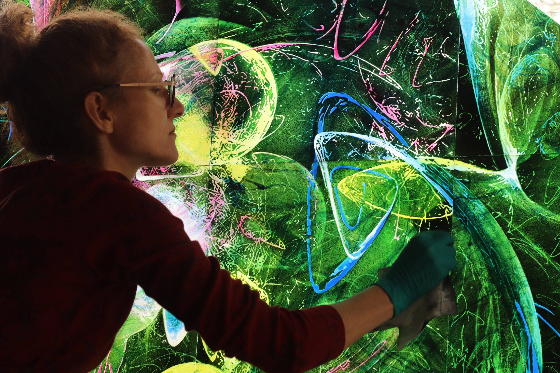 Cleaning the Holy Trinity Rose Window at Derix Glasstudios. Design by Scott Parsons