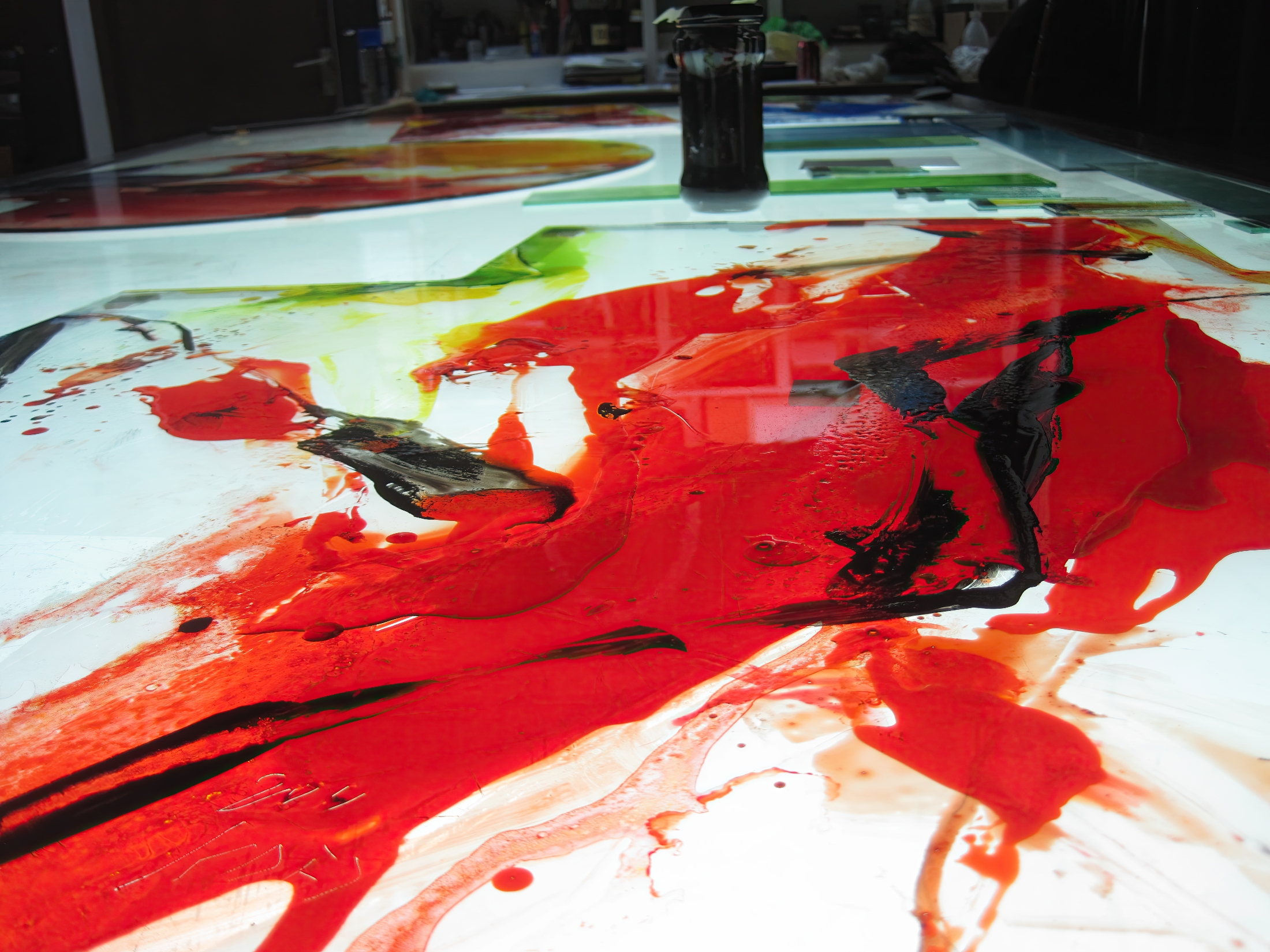 KIm en Yoong glass painting in-progress at Derix Glasstudios